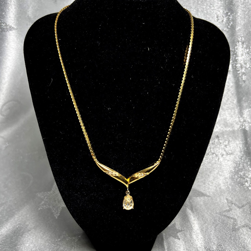 Gold color pendant necklace with silver stone